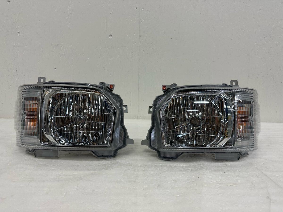 Toyota Hiace 200 Series 4th–7th Gen Halogen Headlight Pair