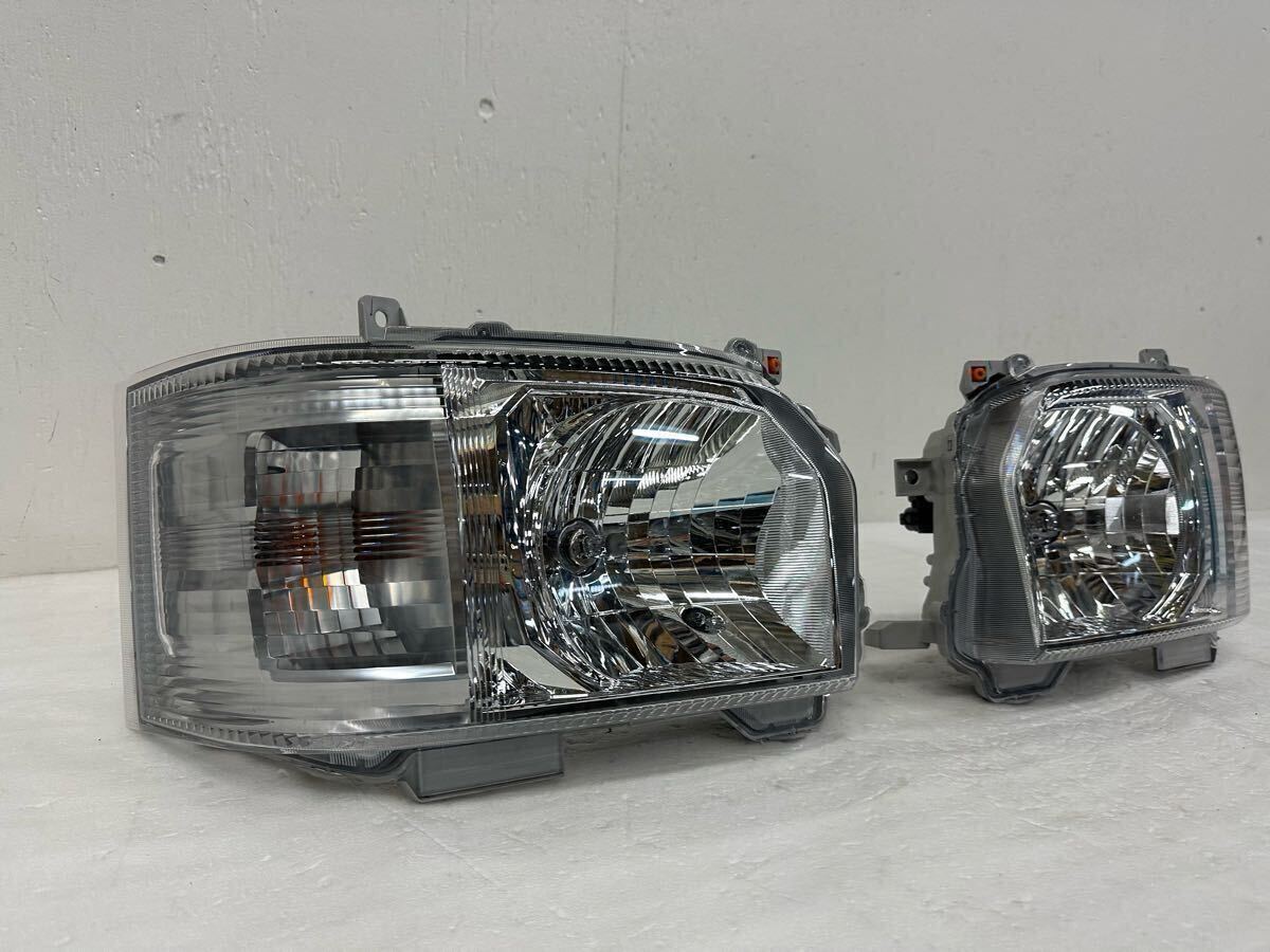 Toyota Hiace 200 Series 4th–7th Gen Halogen Headlight Pair image 3