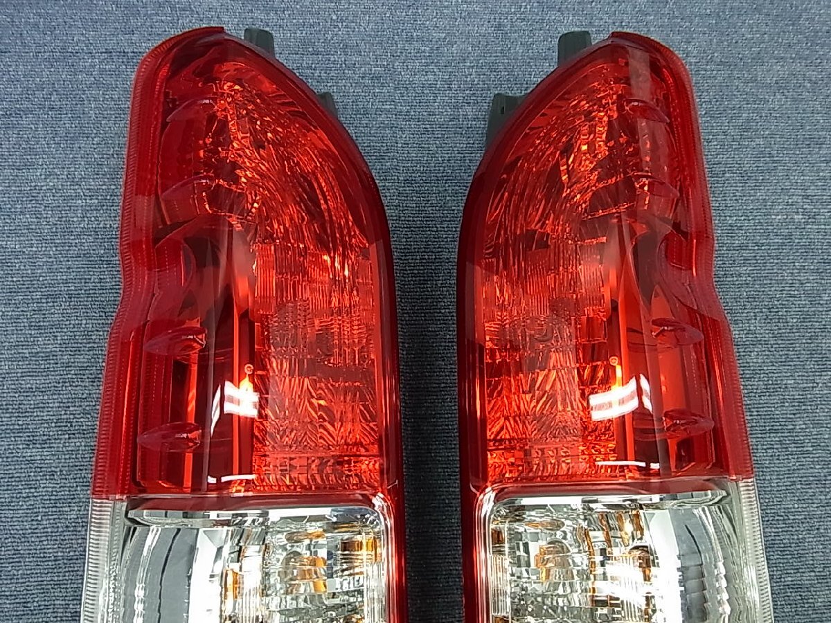 Toyota Hiace 200 Series 5th–7th Gen Cold-Climate Tail Light Pair image 3