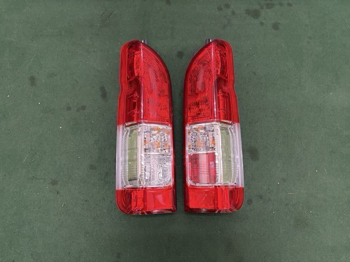 Toyota Hiace 200 Series 5th–8th Gen Tail Light Pair