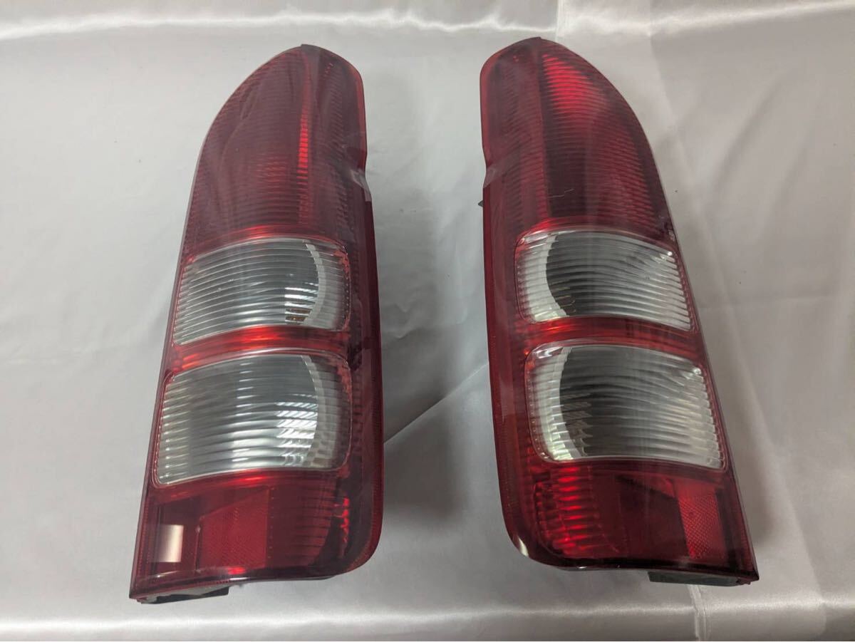 Toyota Hiace 200 Series Tail Light Pair