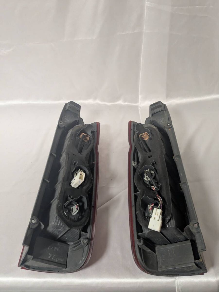 Toyota Hiace 200 Series Tail Light Pair image 3