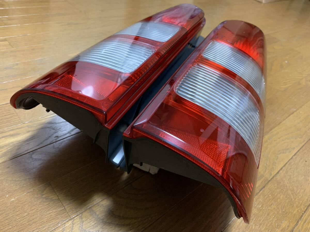 Toyota Hiace / RegiusAce 200 Series Tail Light Pair image 3