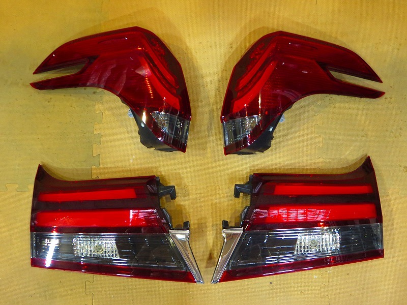 Toyota Alphard AYH30 / AGH30 / GGH30 Pre-Facelift LED Tail Light Set