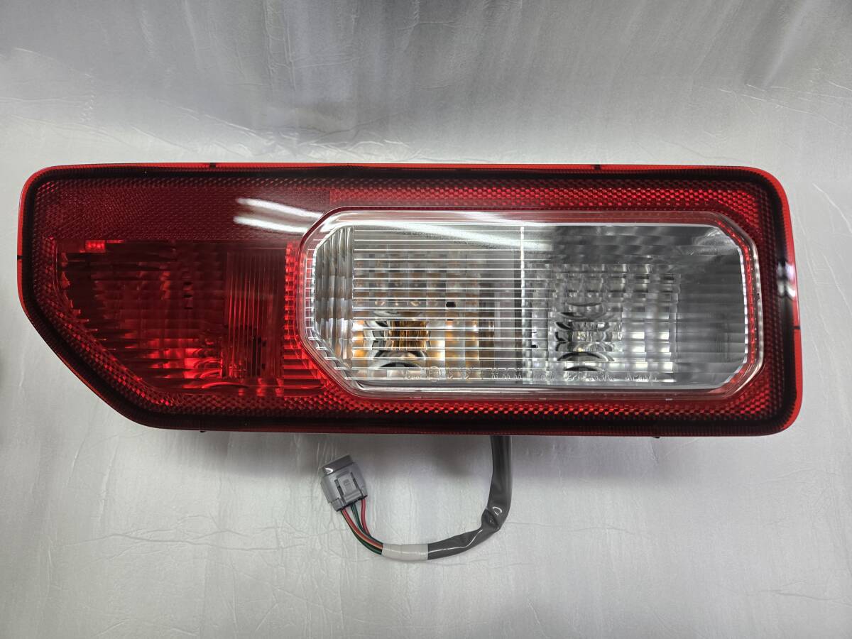 Suzuki Jimny JB64W / JB74W Tail Light Pair image 3