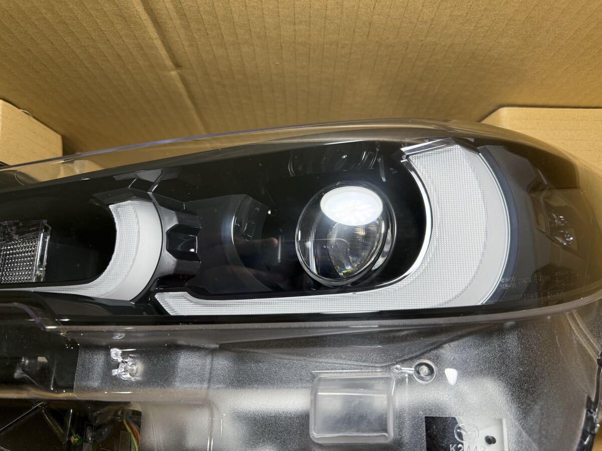 Mazda CX-5 KF / CX-8 KG Facelift Headlight Pair image 3