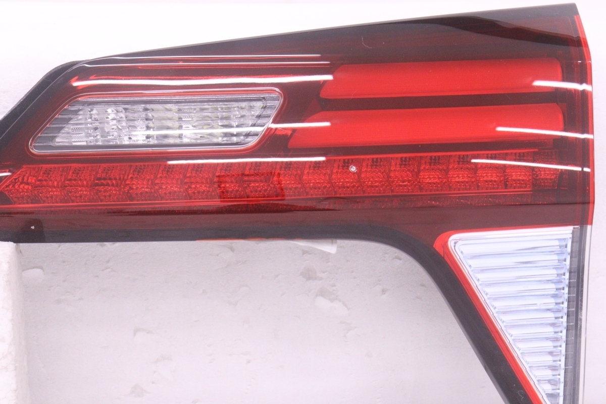 Honda Vezel RU3 Pre-Facelift Hybrid LED Tail Light Set image 2