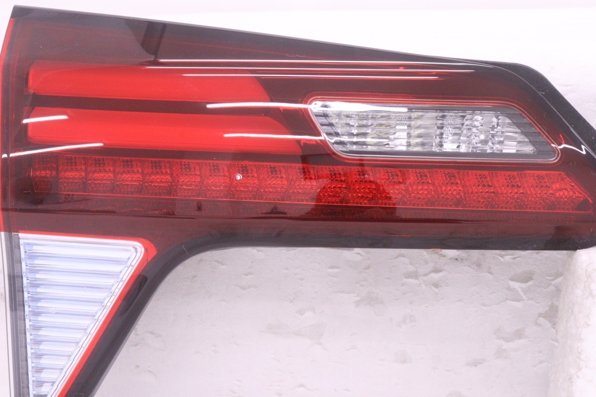 Honda Vezel RU3 Pre-Facelift Hybrid LED Tail Light Set image 3