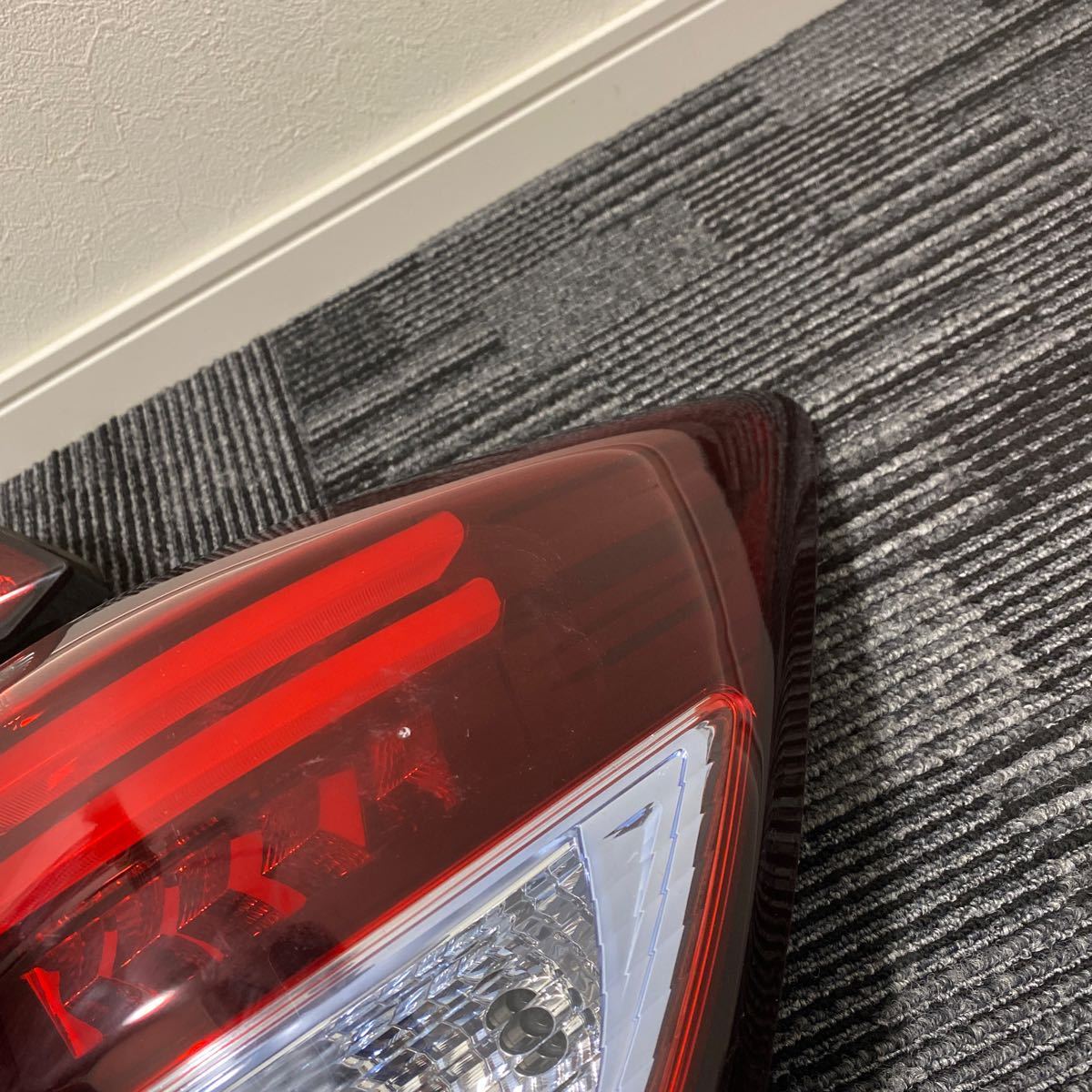Honda Vezel RU3 / RU4 Pre-Facelift Hybrid Tail Light Set image 4