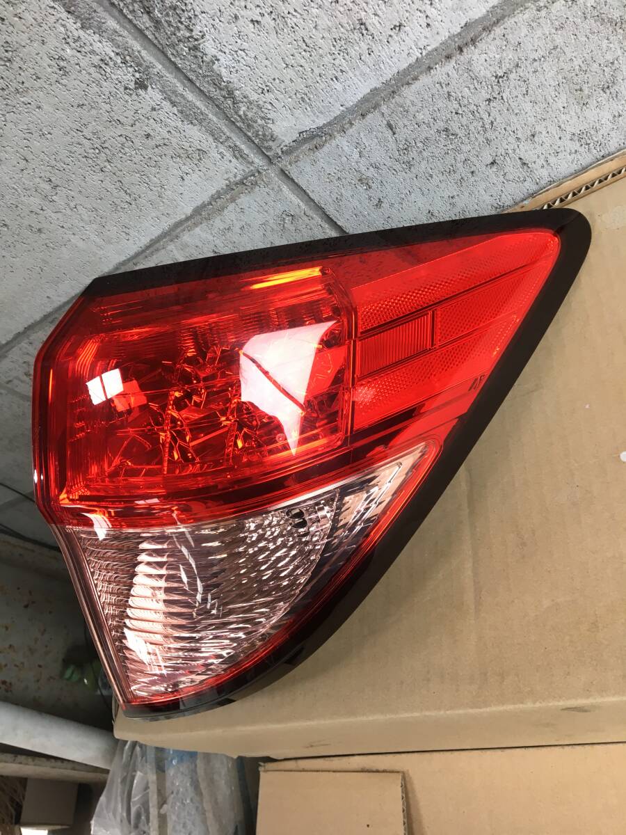 Honda Vezel RU1 / RU2 / RU3 / RU4 Tail Light Set image 2