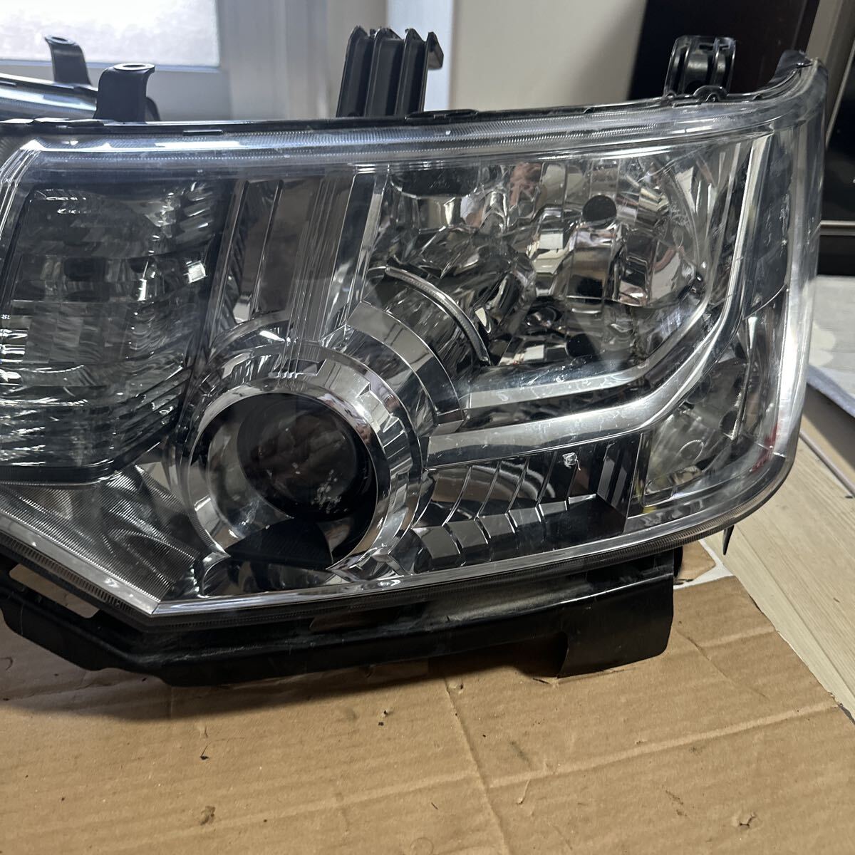Mitsubishi Delica D:5 CV1W / CV2W / CV4W / CV5W HID Headlight Pair image 2
