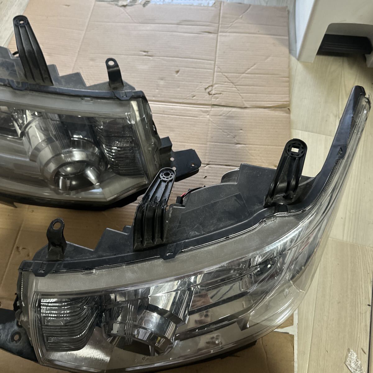 Mitsubishi Delica D:5 CV1W / CV2W / CV4W / CV5W HID Headlight Pair image 4