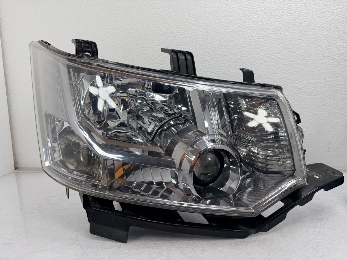Mitsubishi Delica D:5 CV1W / CV2W / CV4W / CV5W HID Headlight Pair image 2