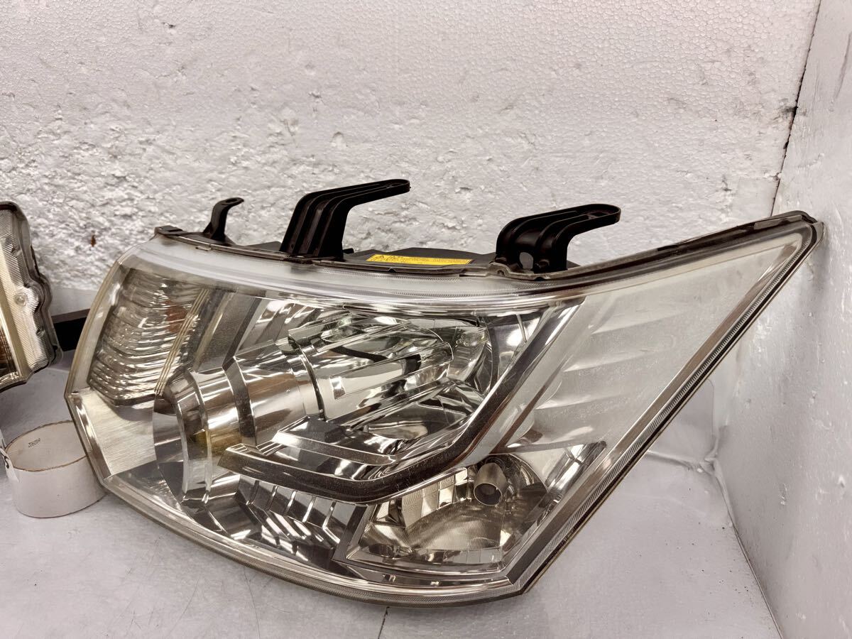 Mitsubishi Delica D:5 CV1W / CV2W / CV4W / CV5W HID Headlight Pair