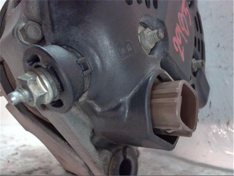 Toyota Hiace KDH206V Used Alternator 27060-30210 image 2