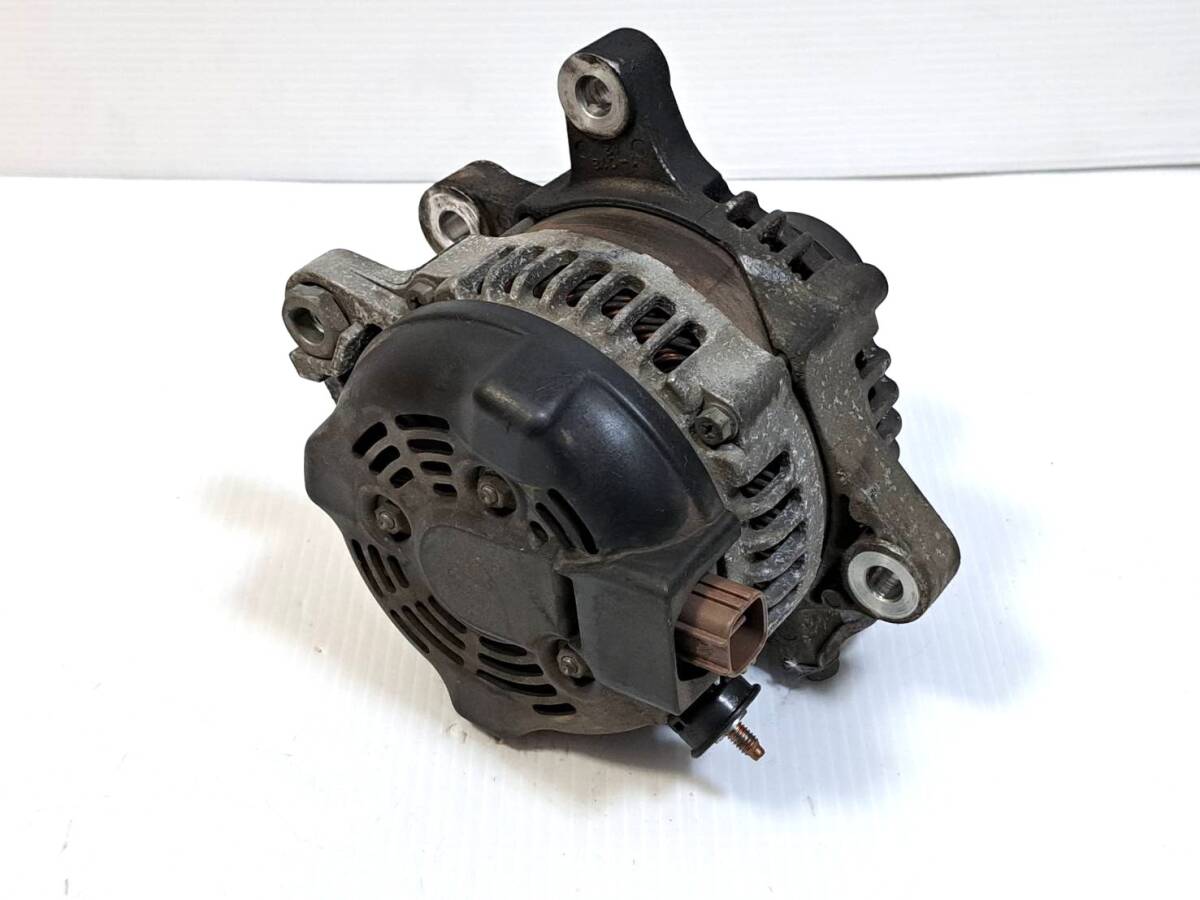 Toyota Hiace TRH200V Used Alternator 27060-75371 image 4