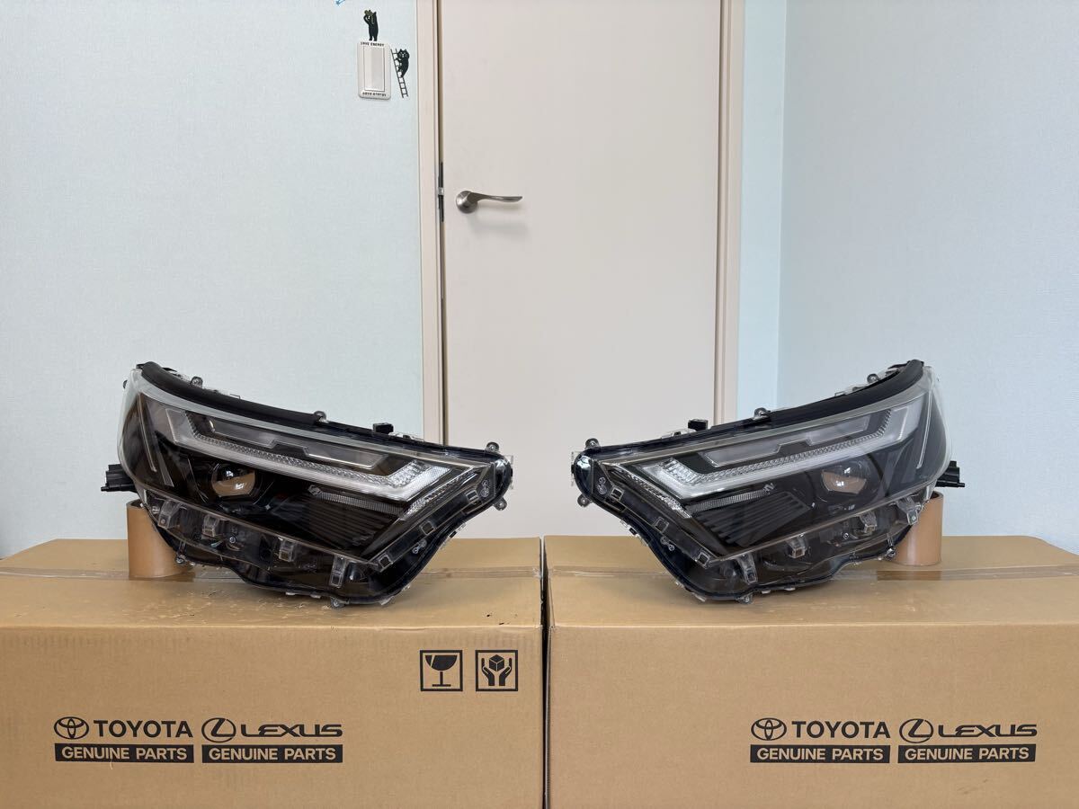 Toyota RAV4 AXAH52 / AXAH54 Facelift Bi-Beam LED Headlight Pair