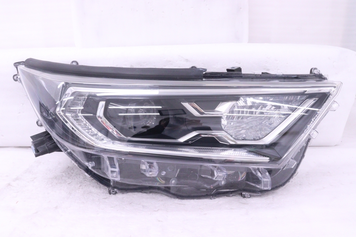 Toyota RAV4 AXAH52 / AXAH54 Pre-Facelift Right LED Headlight
