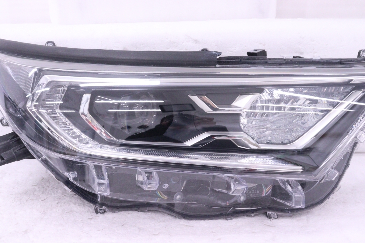 Toyota RAV4 AXAH52 / AXAH54 Pre-Facelift Right LED Headlight image 2