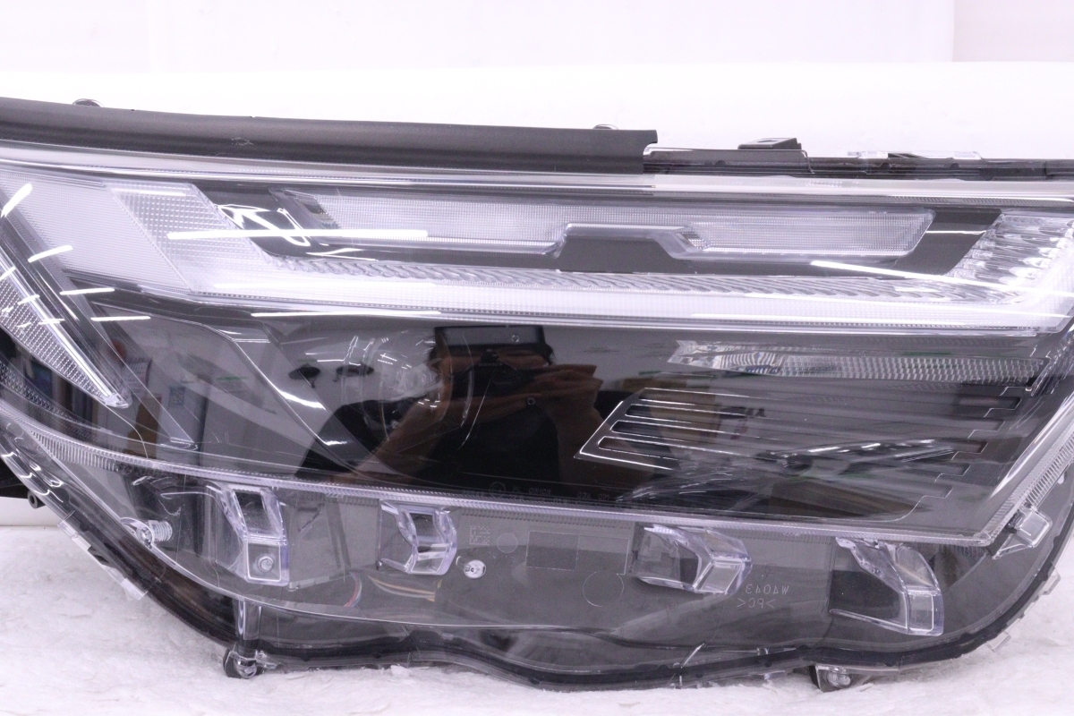 Toyota RAV4 AXAH54 Facelift Right LED Headlight image 2