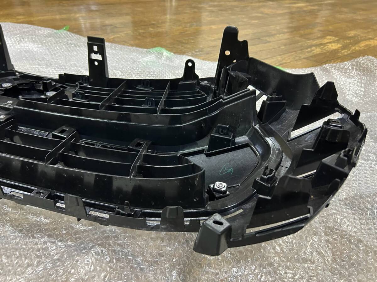 Toyota Hilux GUN125 Front Grille 53111-0KB20 image 4