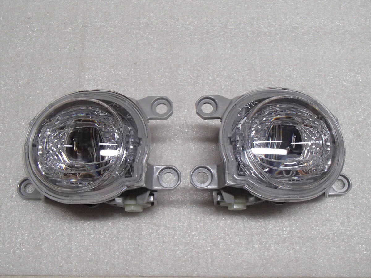 Toyota Hilux GUN125 LED Fog Lamp Pair KOITO 02-465 image 2