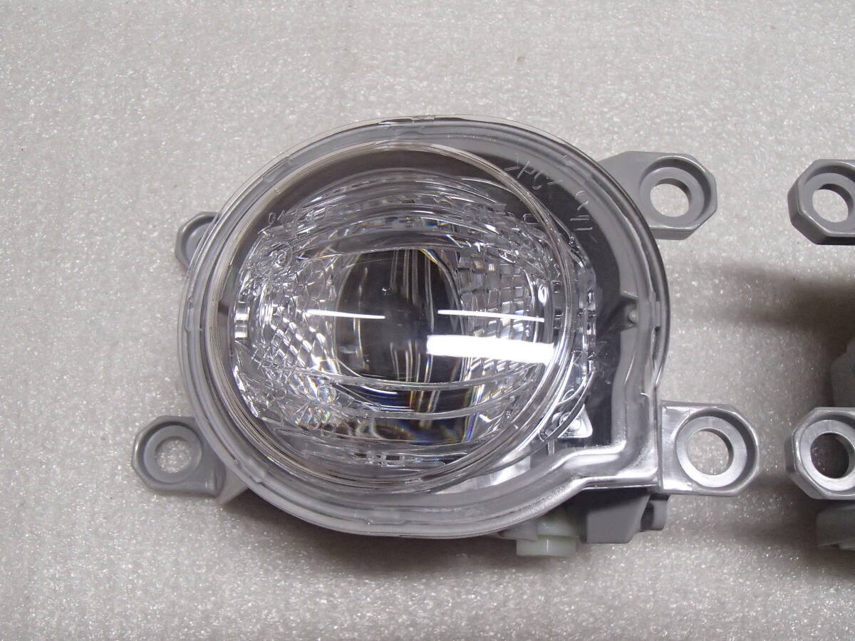 Toyota Hilux GUN125 LED Fog Lamp Pair KOITO 02-465 image 3