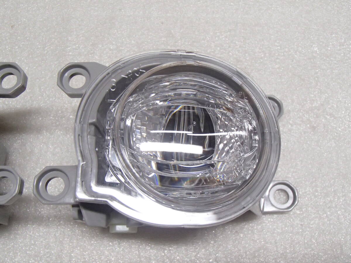 Toyota Hilux GUN125 LED Fog Lamp Pair KOITO 02-465 image 4