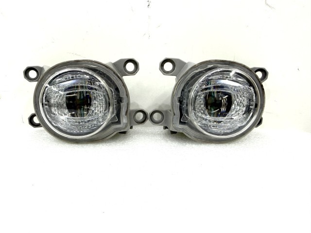 Toyota Hilux GUN125 Fog Lamp Pair KOITO 02-465