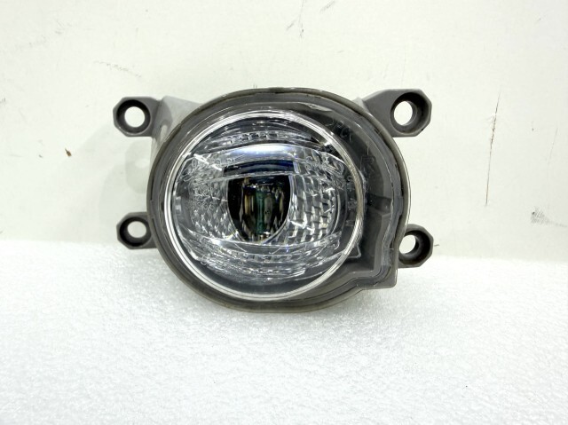 Toyota Hilux GUN125 Fog Lamp Pair KOITO 02-465 image 2