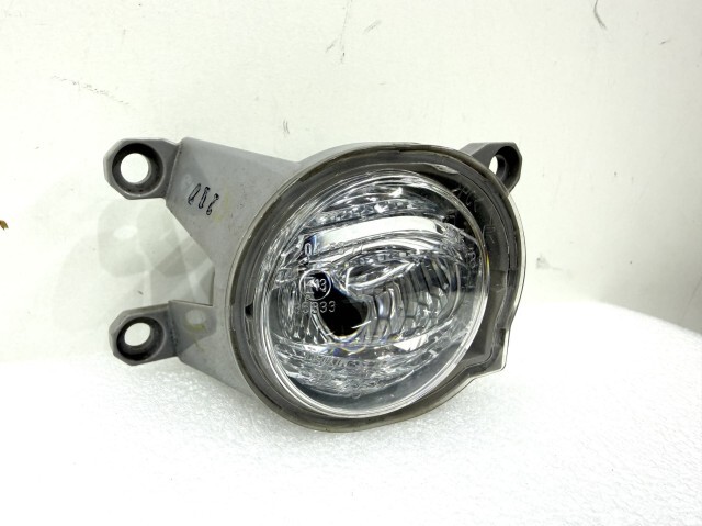 Toyota Hilux GUN125 Fog Lamp Pair KOITO 02-465 image 3