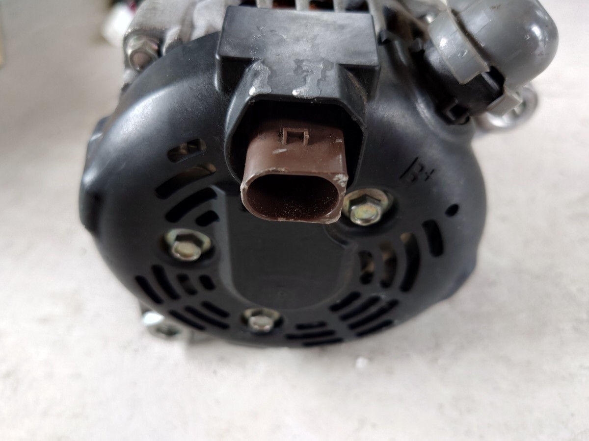 Toyota Land Cruiser Prado 150 Series Alternator image 2