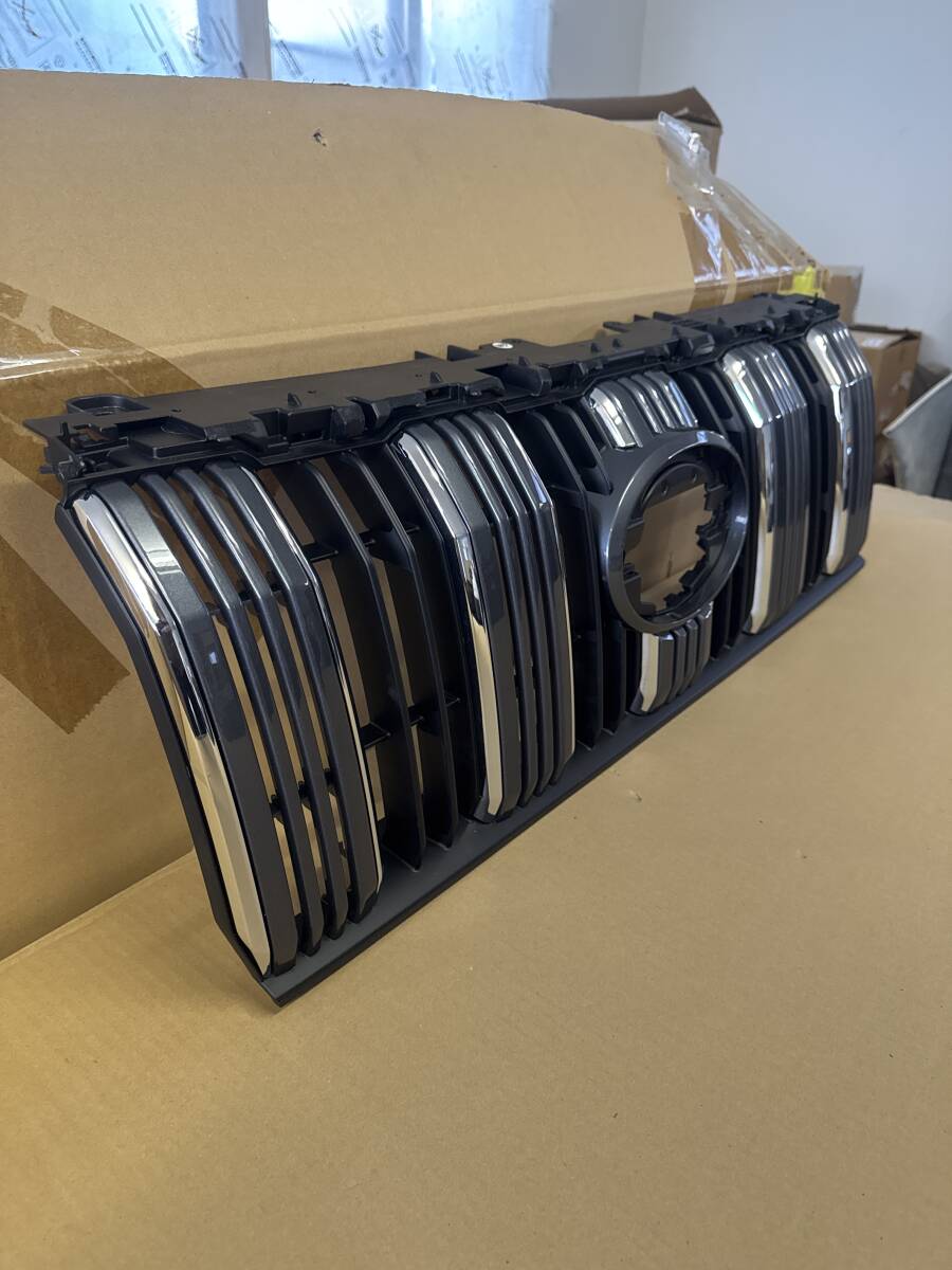 Toyota Land Cruiser Prado GDJ150W Front Grille image 3