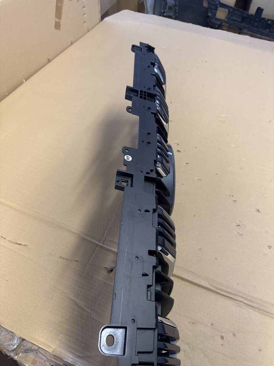 Toyota Land Cruiser Prado GDJ150W Front Grille image 4