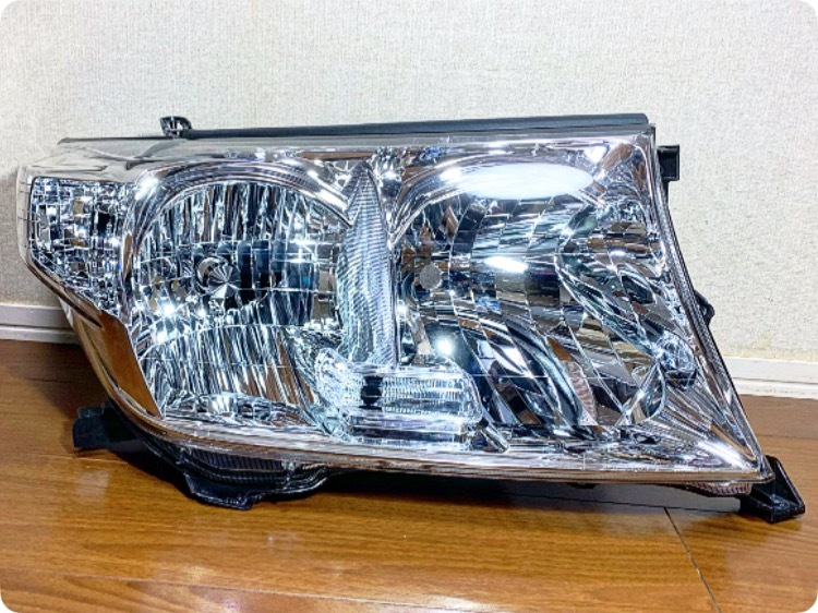 Toyota Land Cruiser 200 Headlight Pair image 2