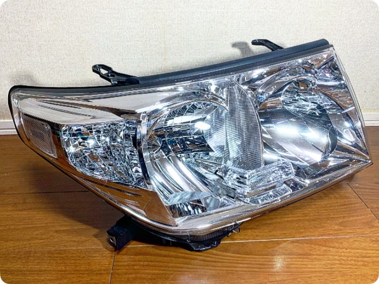 Toyota Land Cruiser 200 Headlight Pair image 3