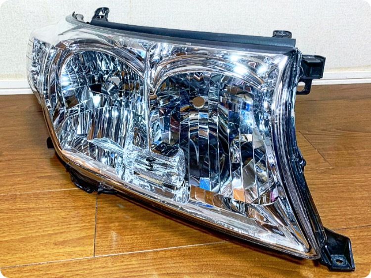Toyota Land Cruiser 200 Headlight Pair image 4