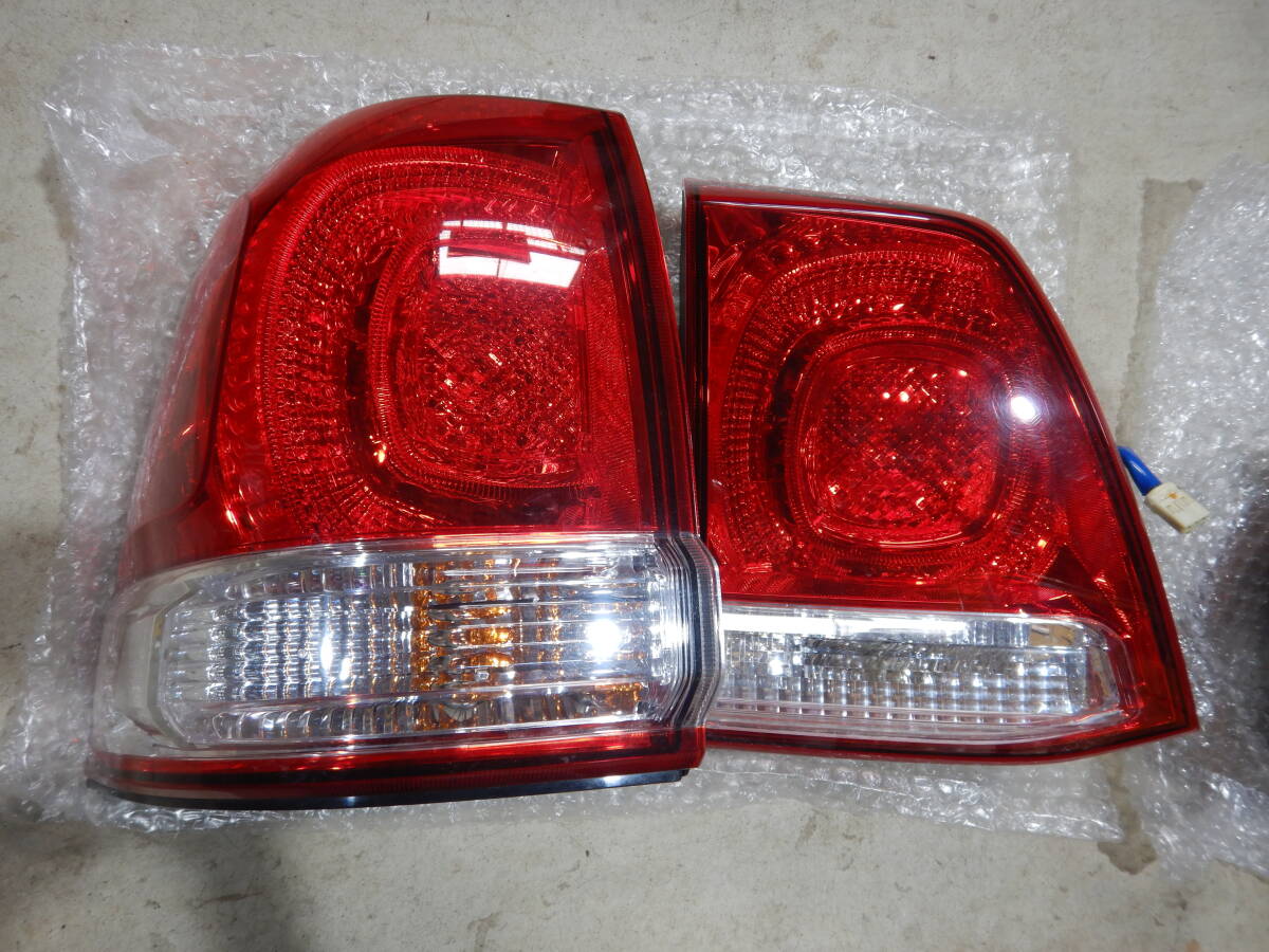 Toyota Land Cruiser 200 Pre-Facelift Tail Light Pair image 2