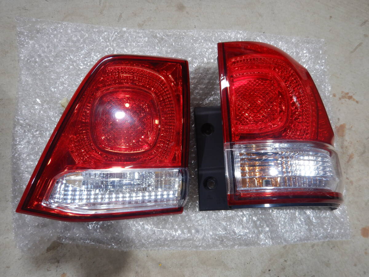 Toyota Land Cruiser 200 Pre-Facelift Tail Light Pair image 3