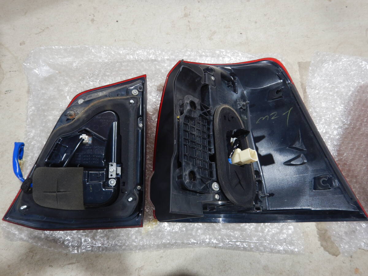 Toyota Land Cruiser 200 Pre-Facelift Tail Light Pair image 4