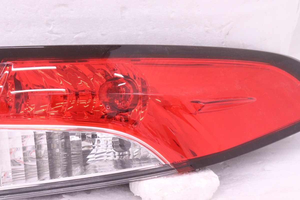 Toyota Corolla NRE210 LED Tail Light Set KOITO 12-635 / 12-638 image 2