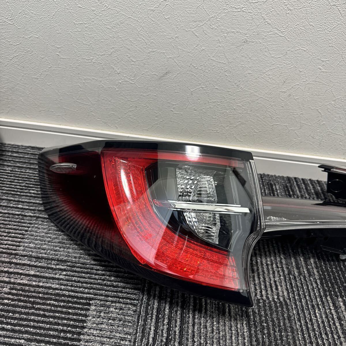 Toyota Corolla Touring 210 Series Pre-Facelift Tail Light Set KOITO 12-640 image 2