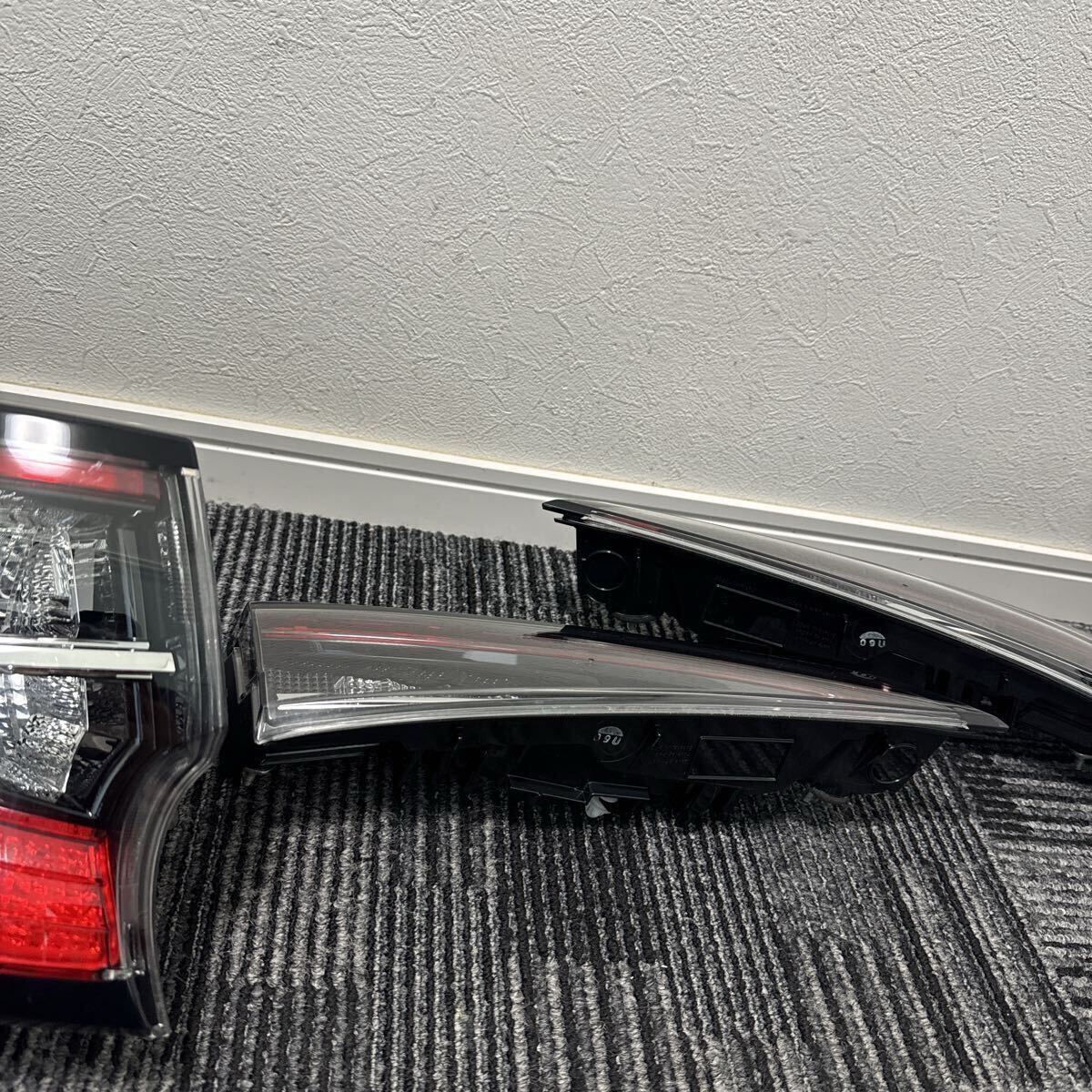 Toyota Corolla Touring 210 Series Pre-Facelift Tail Light Set KOITO 12-640 image 3