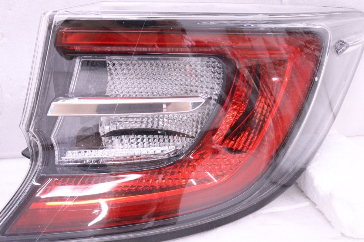 Toyota Corolla Sport NRE210H LED Tail Light Pair KOITO 12-629 image 2