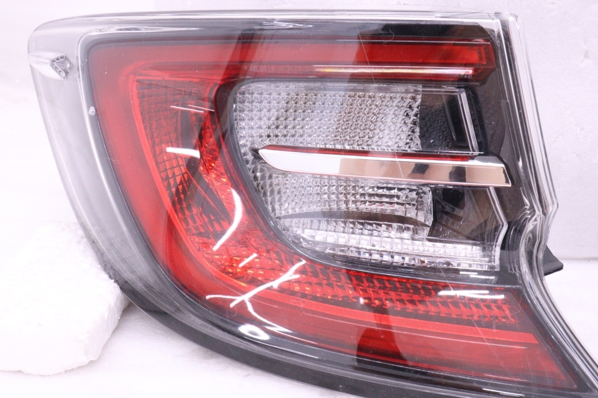 Toyota Corolla Sport NRE210H LED Tail Light Pair KOITO 12-629 image 3