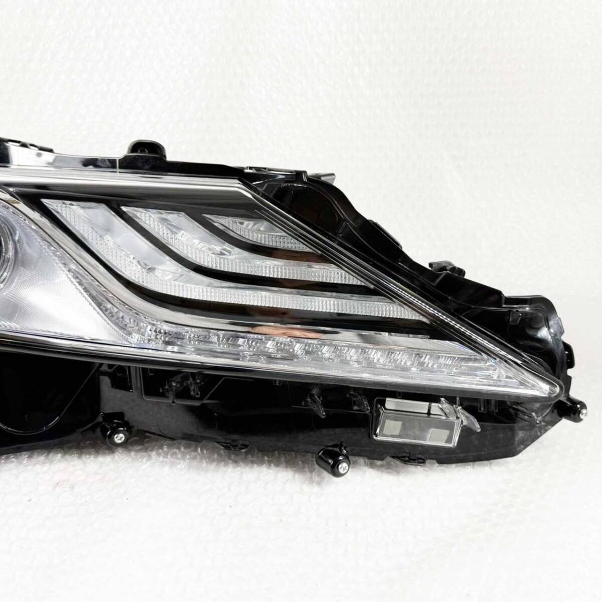 Toyota Camry AXVH70 Facelift LED Headlight Pair KOITO 33-275 image 2