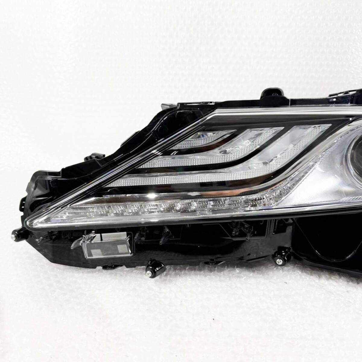 Toyota Camry AXVH70 Facelift LED Headlight Pair KOITO 33-275 image 3