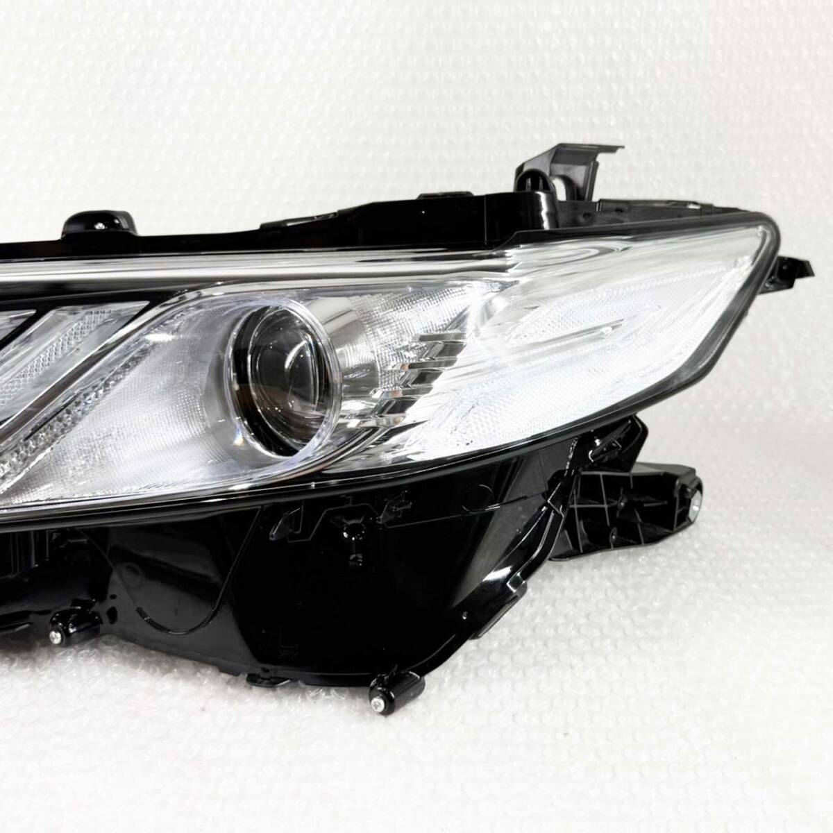 Toyota Camry AXVH70 Facelift LED Headlight Pair KOITO 33-275 image 4