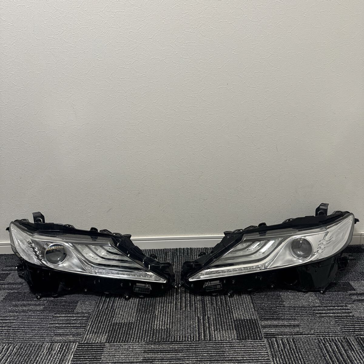 Toyota Camry AXVH70 / AXVH75 Pre-Facelift LED Headlight Pair KOITO 33-233