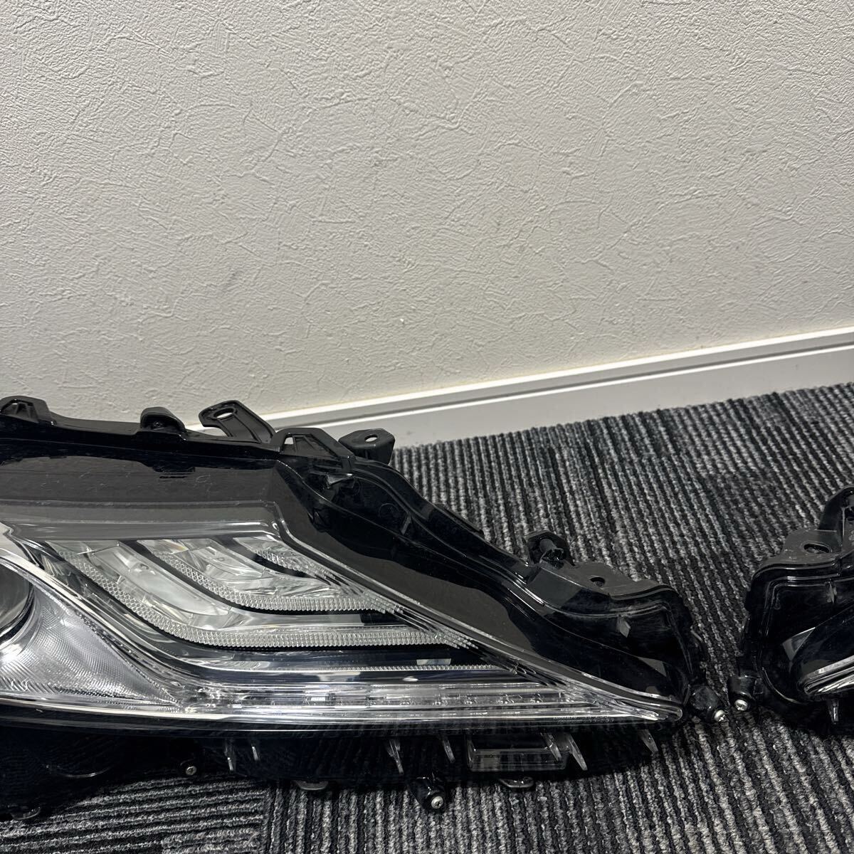 Toyota Camry AXVH70 / AXVH75 Pre-Facelift LED Headlight Pair KOITO 33-233 image 3